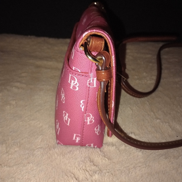 Dooney & Bourke Pink Signature leather Crossbody bag - Picture 5 of 14